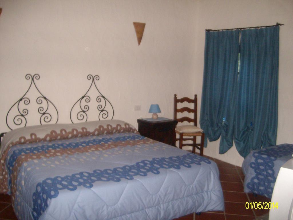 Agriturismo Spridda Bed and Breakfast Arzachena Δωμάτιο φωτογραφία